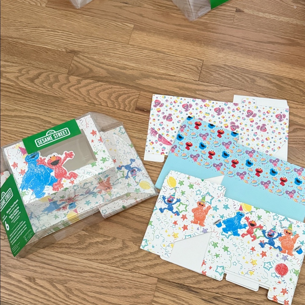 Sesame Street Colorful treat boxes